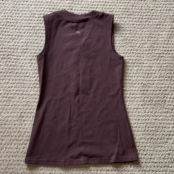 Lululemon workout top tank shirt great shape sleeveless yoga workout running - Picture 3 of 4
